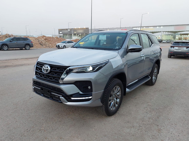 تويوتا فورتشنر VX3 ستة سلندر 4WD موديل 2026
